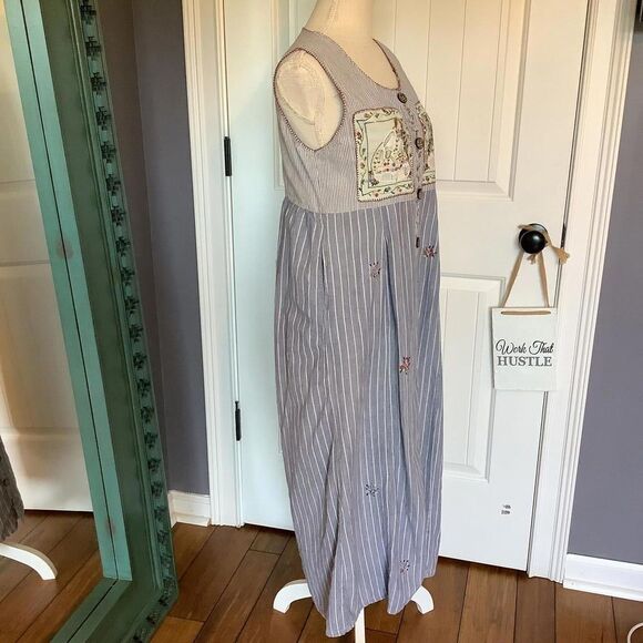 Papy Boez Chic Striped Maxi Dress with Floral Accents - Picture 3 of 9